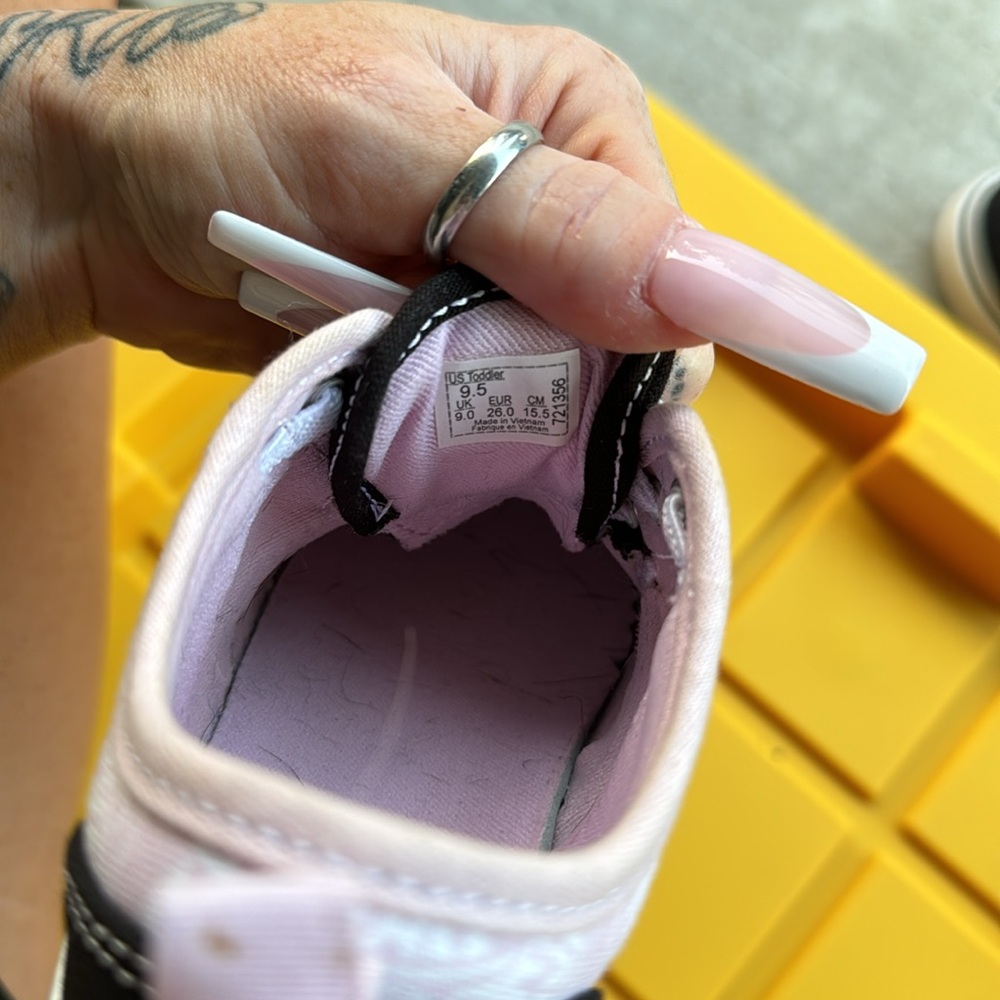 Vans - Picture 5 of 5